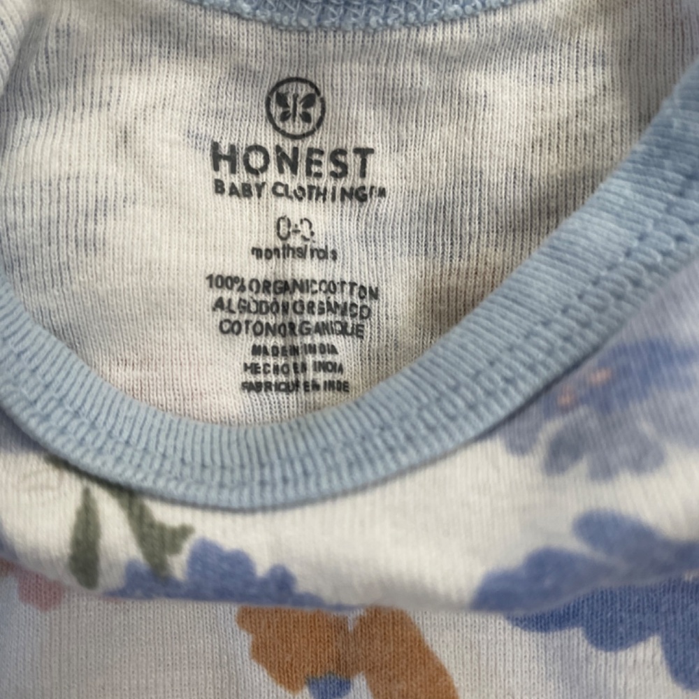 Assorted Newborn clothes - Picture 8 of 11